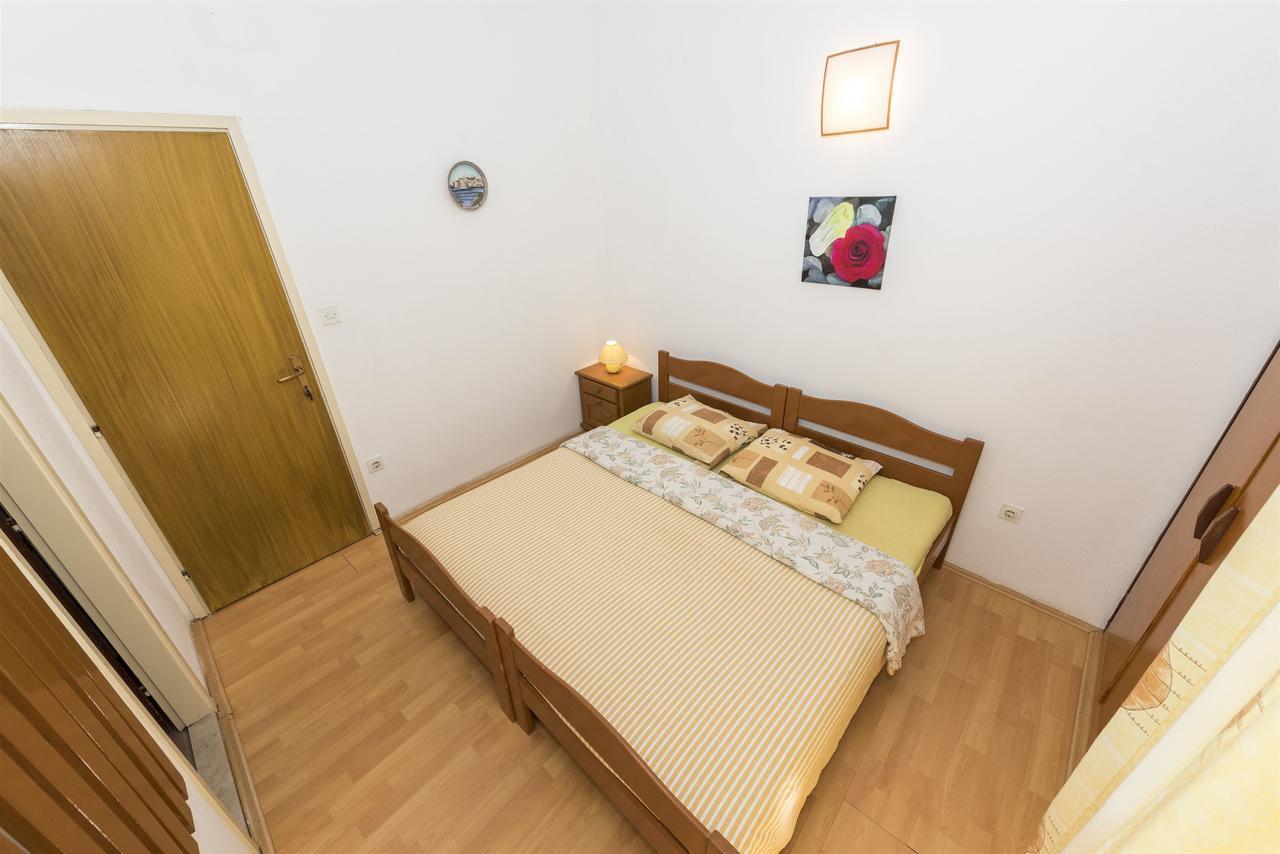 Apartments And Rooms Dragica Starigrad Paklenica Esterno foto
