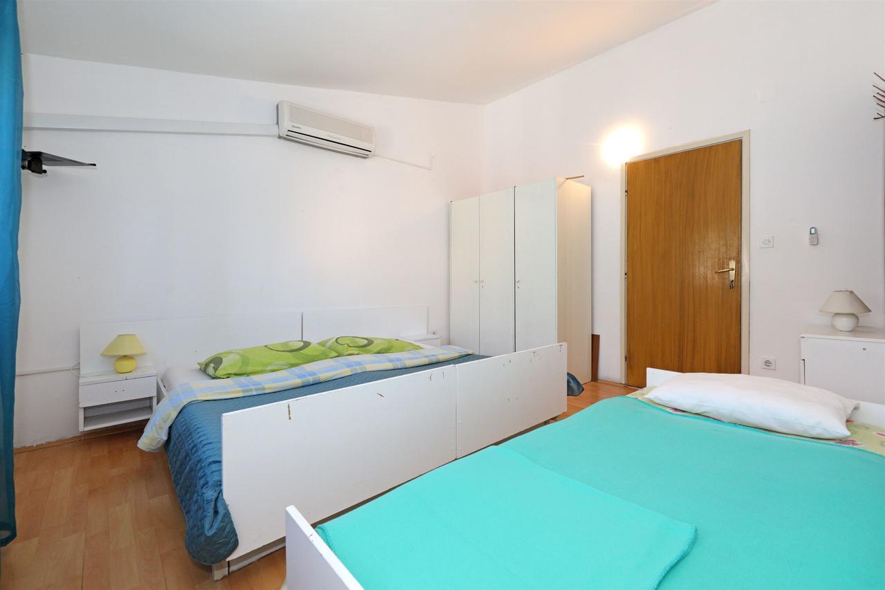 Apartments And Rooms Dragica Starigrad Paklenica Esterno foto