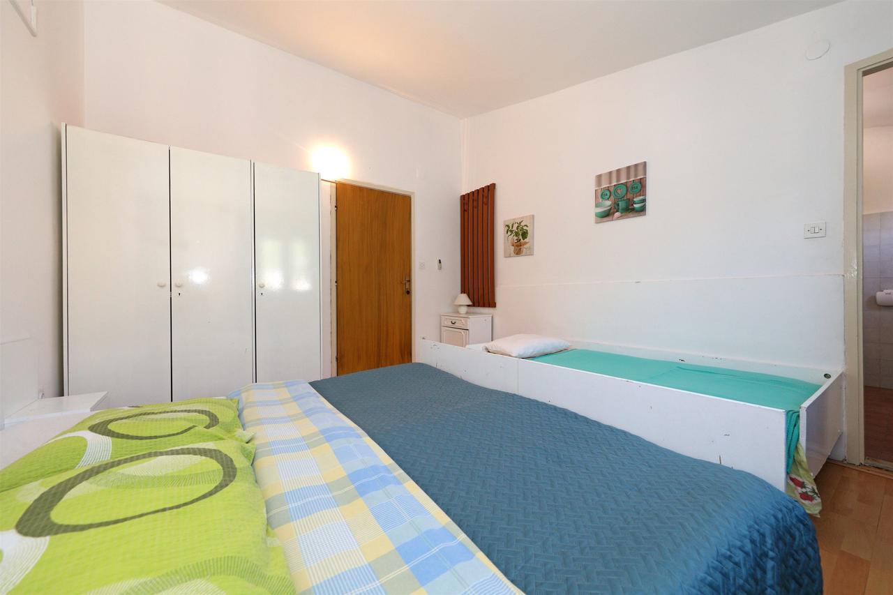 Apartments And Rooms Dragica Starigrad Paklenica Esterno foto