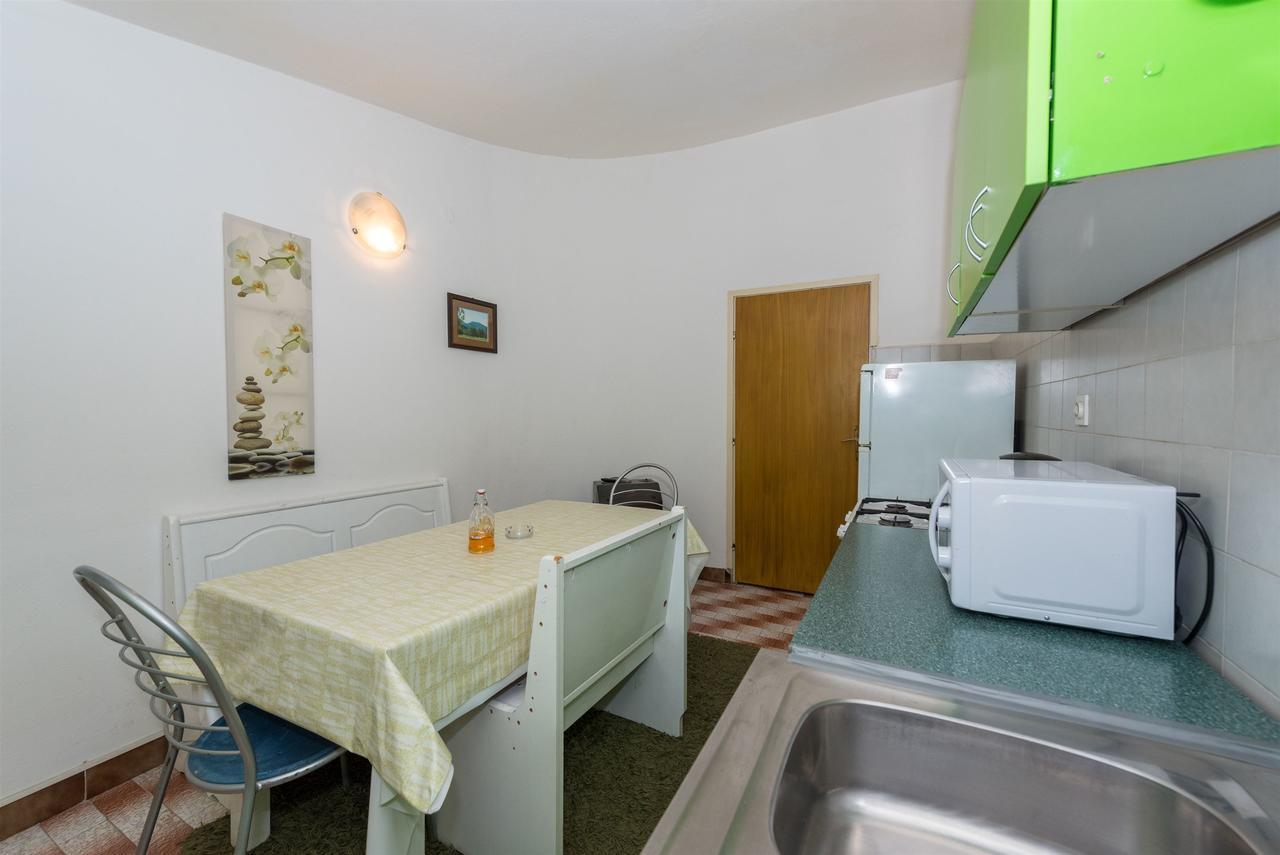 Apartments And Rooms Dragica Starigrad Paklenica Esterno foto