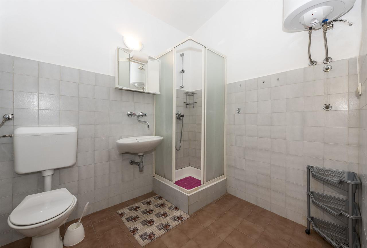 Apartments And Rooms Dragica Starigrad Paklenica Esterno foto