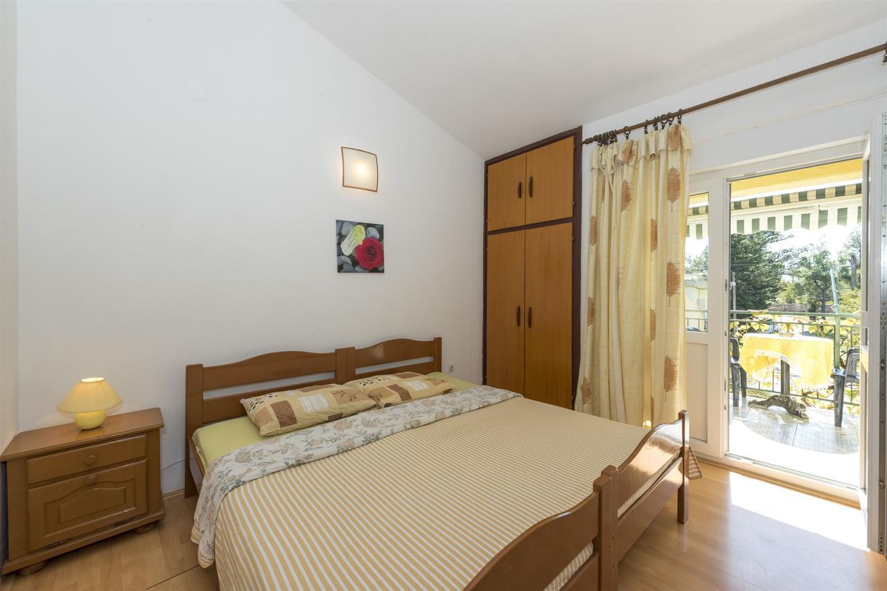 Apartments And Rooms Dragica Starigrad Paklenica Esterno foto