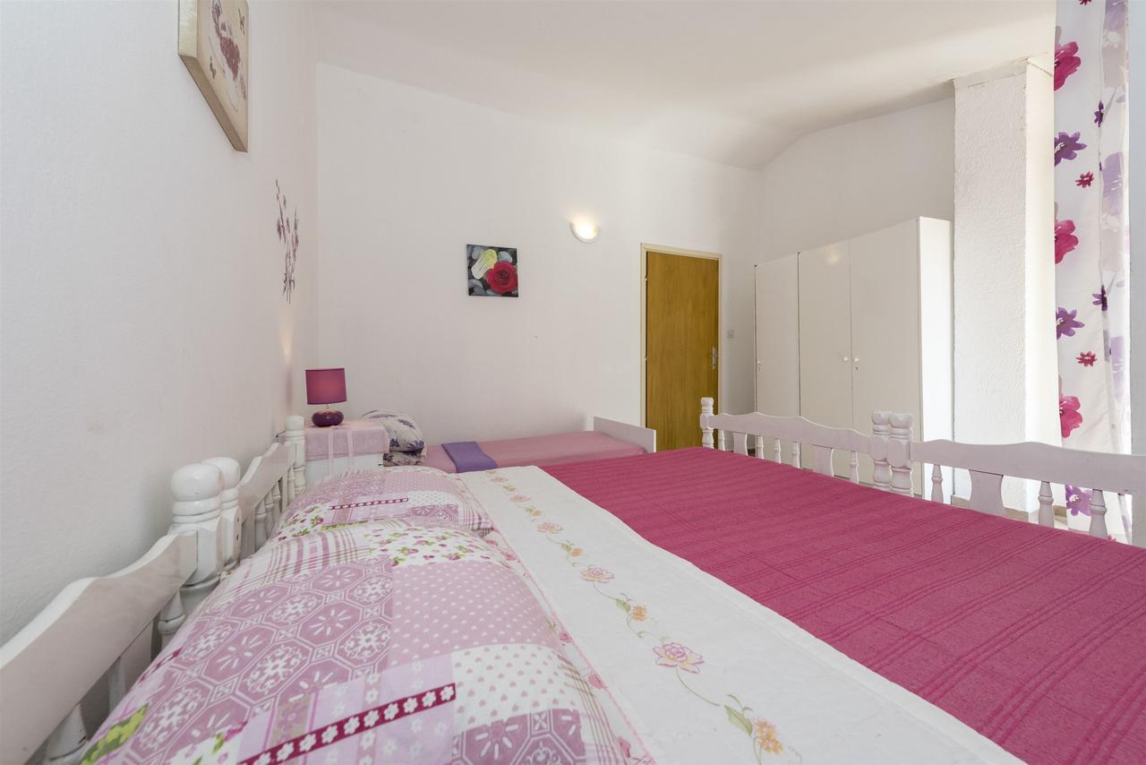 Apartments And Rooms Dragica Starigrad Paklenica Esterno foto