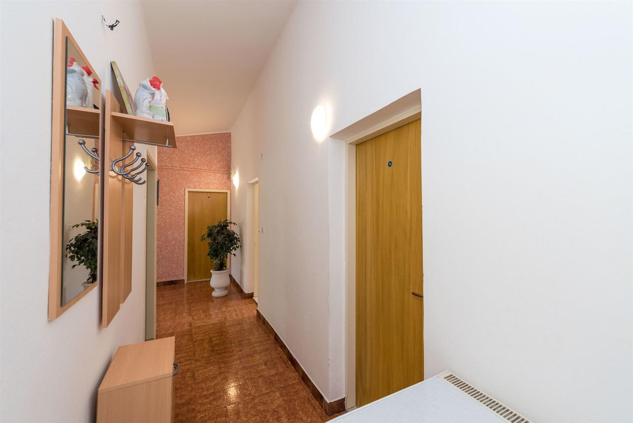 Apartments And Rooms Dragica Starigrad Paklenica Esterno foto