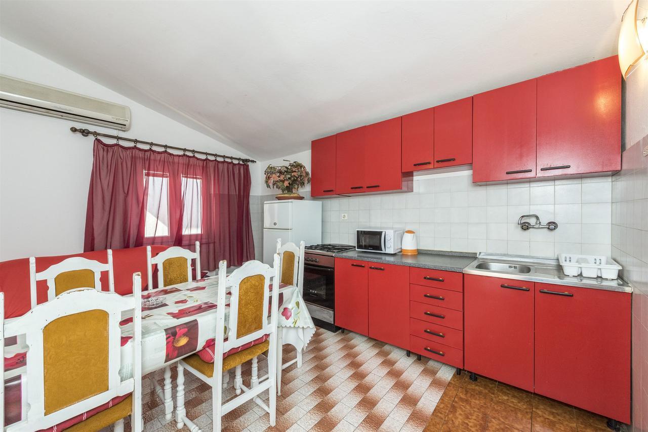 Apartments And Rooms Dragica Starigrad Paklenica Esterno foto