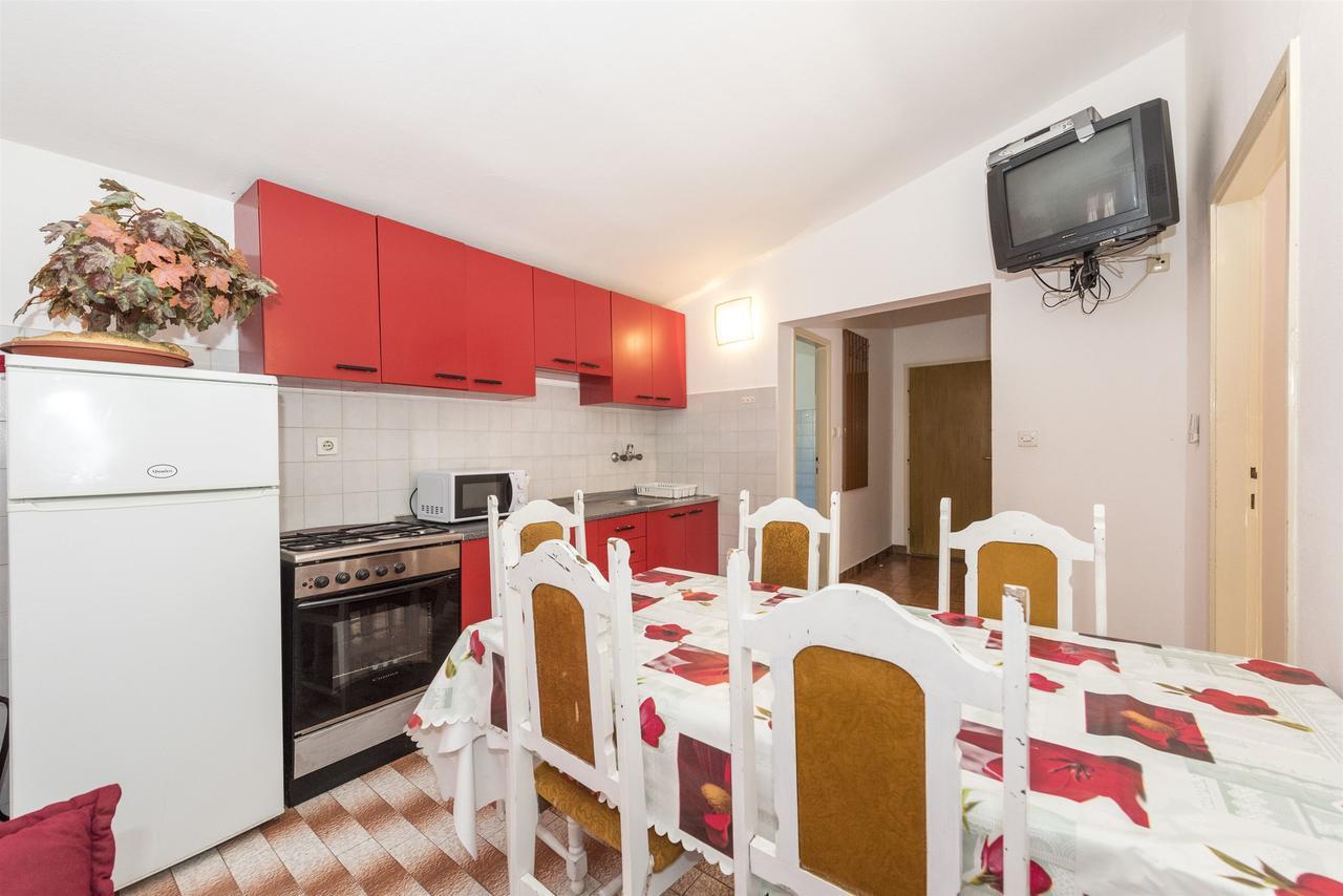 Apartments And Rooms Dragica Starigrad Paklenica Esterno foto