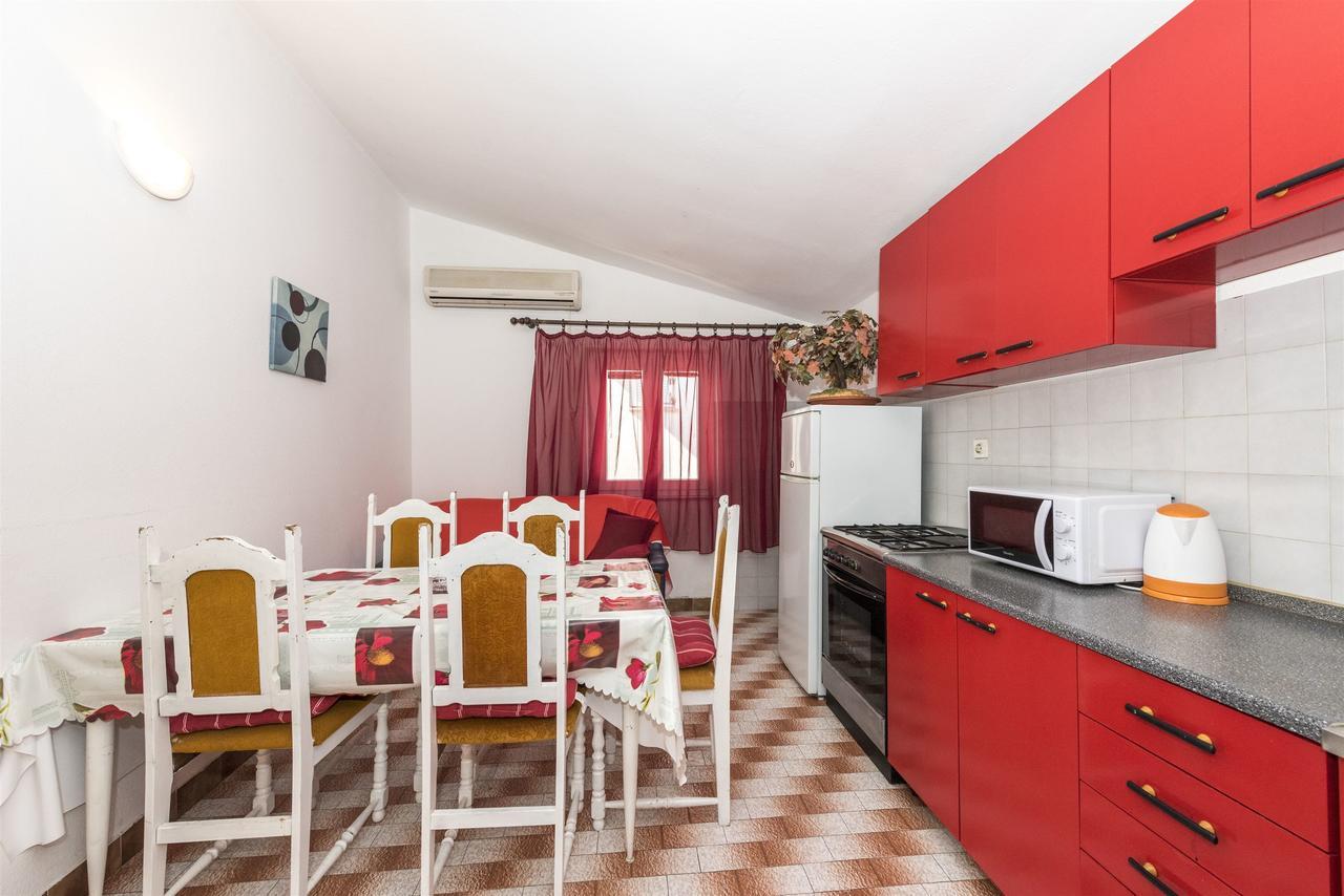 Apartments And Rooms Dragica Starigrad Paklenica Esterno foto